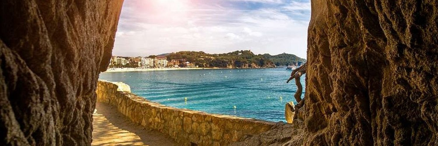 Entdeckt Lloret in einem frisch renovierten 4* Hotel nur 100 m vom Meer entfernt