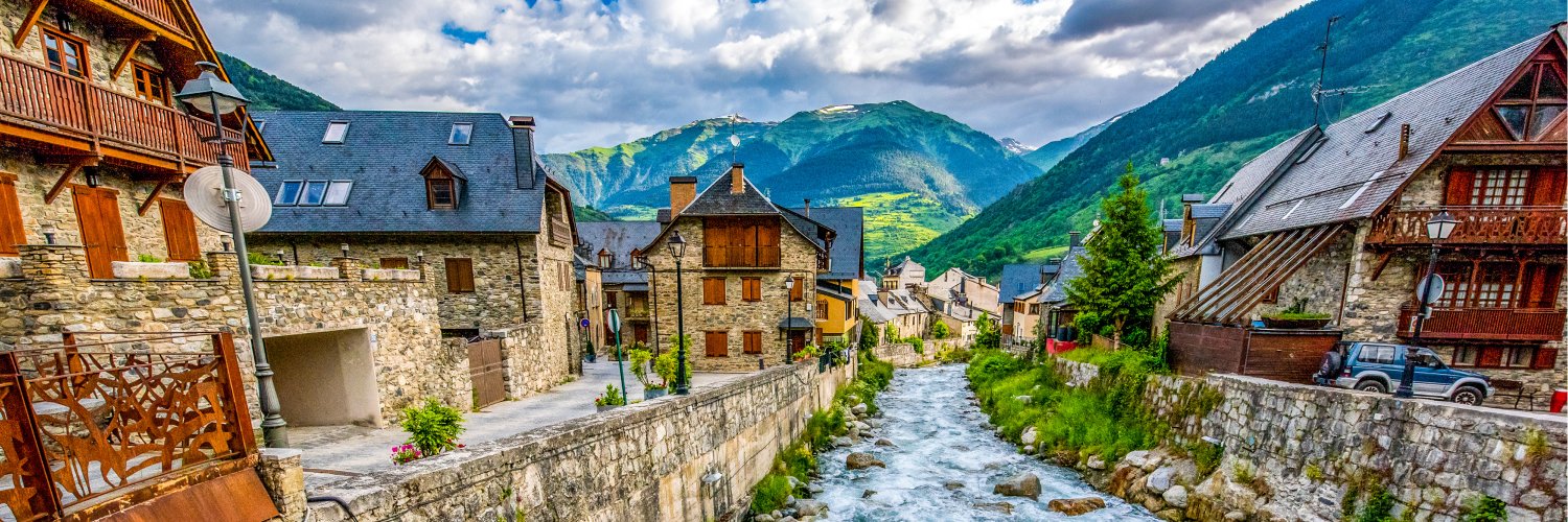 Descubra o Vall d'Aran alojando-se em Betren com Pequeno-Almoço e piscina aquecida.