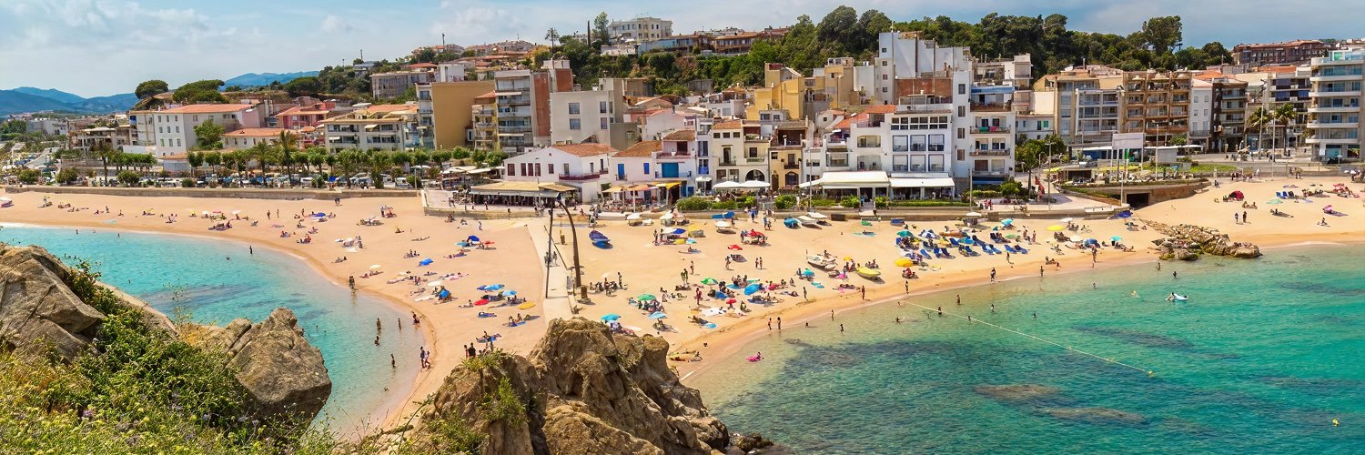 Blanes in front of the sea!