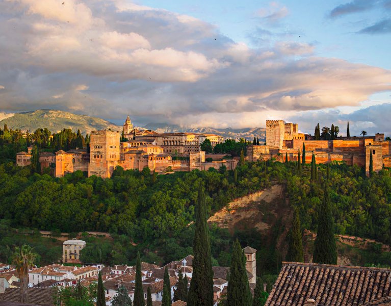 Städtereise nach Granada: Charme und Kultur für Paare und Familien
