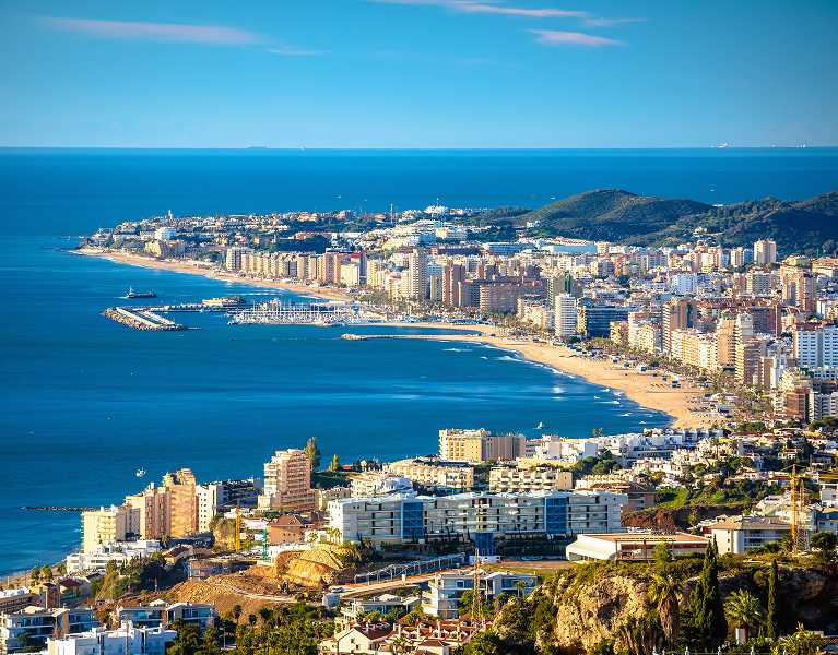 Enjoy Fuengirola with a hotel near the coast