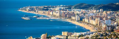 Fuengirola awaits you between beach bars, sun and walks along the sea.