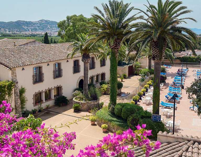 Discover Roses to experience Mediterranean magic on the coast