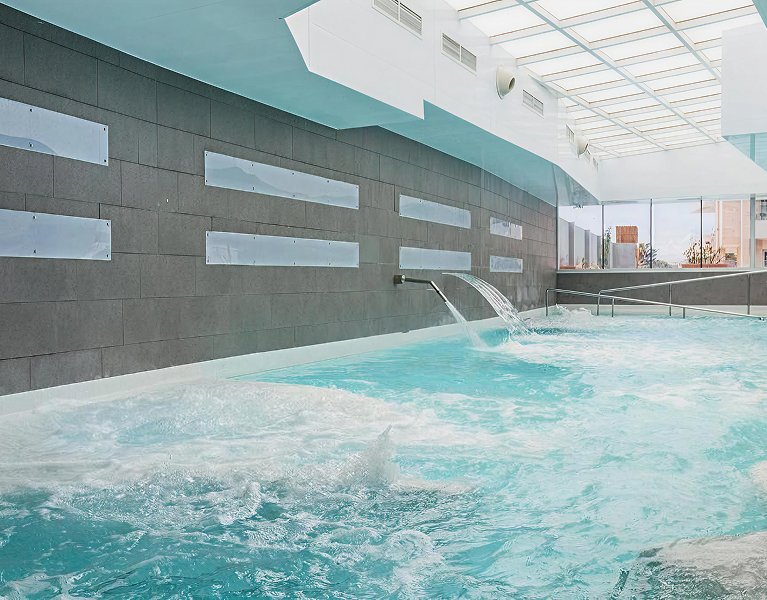 Beach hotel in Comarruga: 4* thermal Spa on the Beach