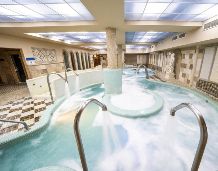Wellness break near Madrid and Toledo: spa, comfort and cava