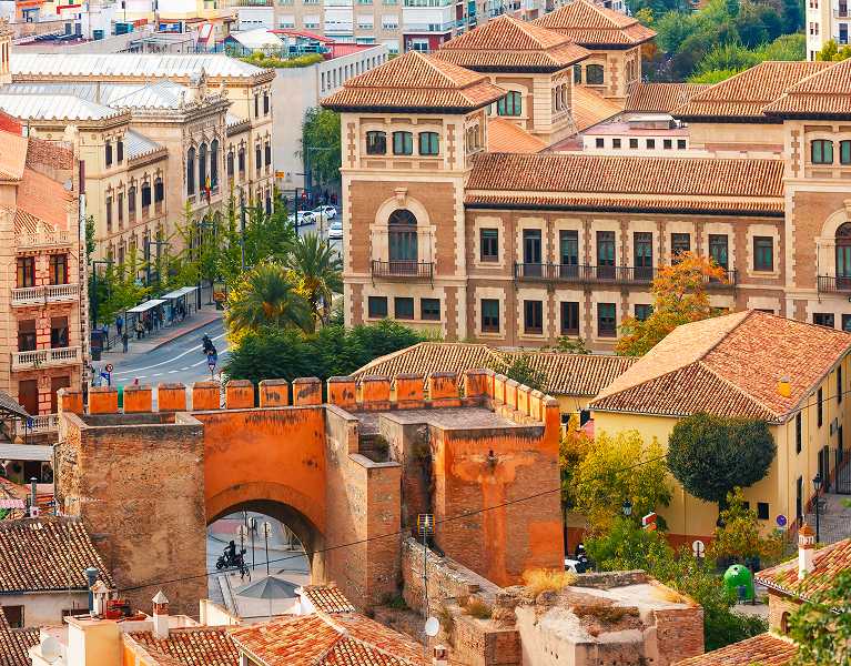 Des tapas imprégnées d'histoire et bien des choses à découvrir dans un hôtel quatre étoiles de Granada