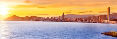 Schnappt euch eure Sonnenbrillen - es geht nach Benidorm!