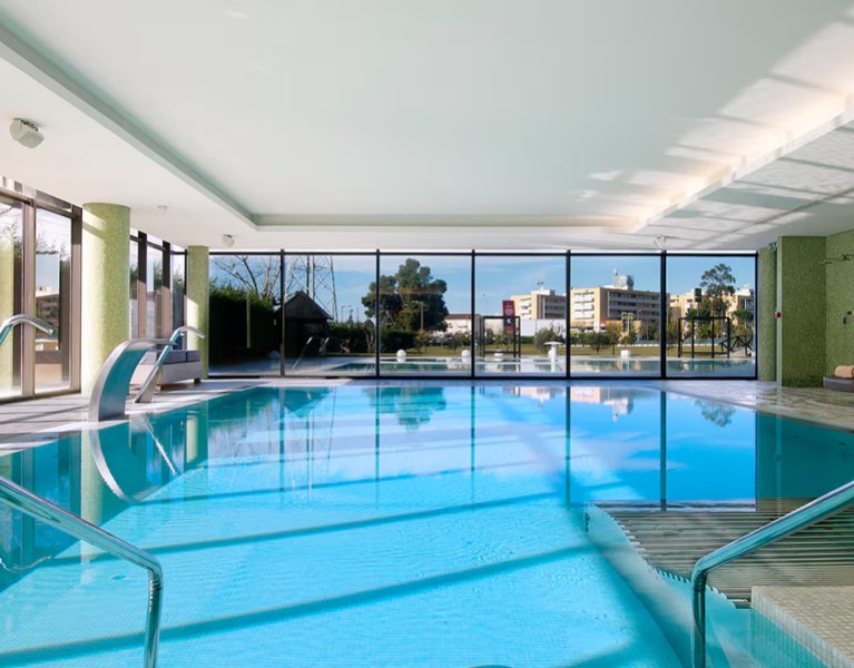 5* relaxation: luxury, pool and spa in the heart of Braga