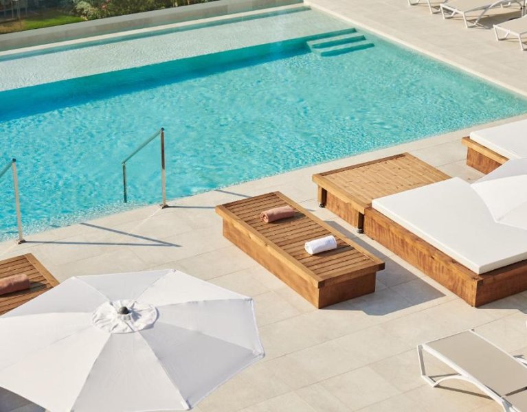 Hôtel 4 étoiles réservé aux adultes à Santa Susana, avec Demi-Pension