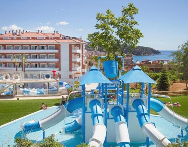 Modo «mergulho» ativado! Lloret de Mar, hotel de 4 estrelas e escorregas incluídos