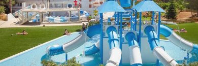 Mergulhe na diversão em Lloret de Mar: hotel 4* com escorregas aquáticos