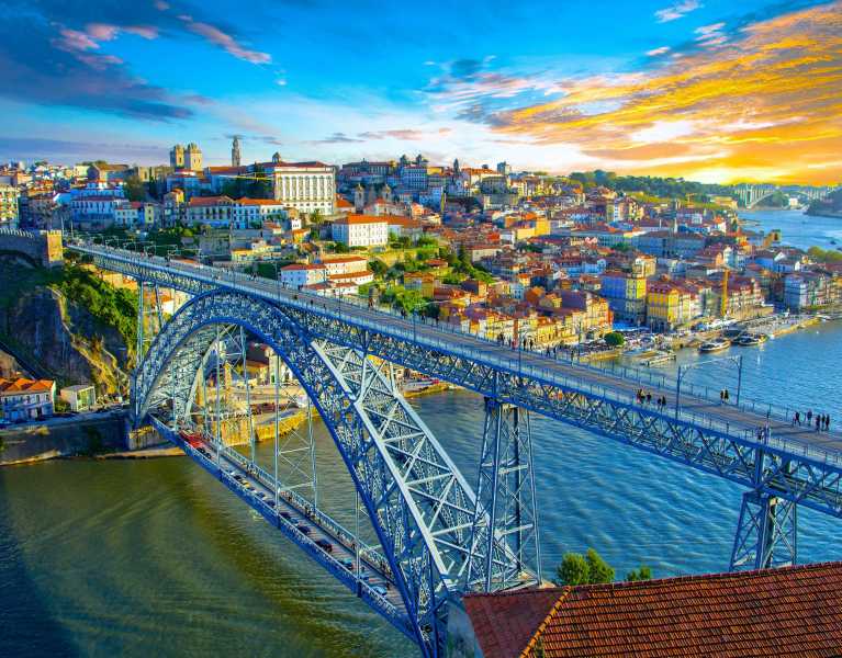Tiles, wine cellars, and the Duero River