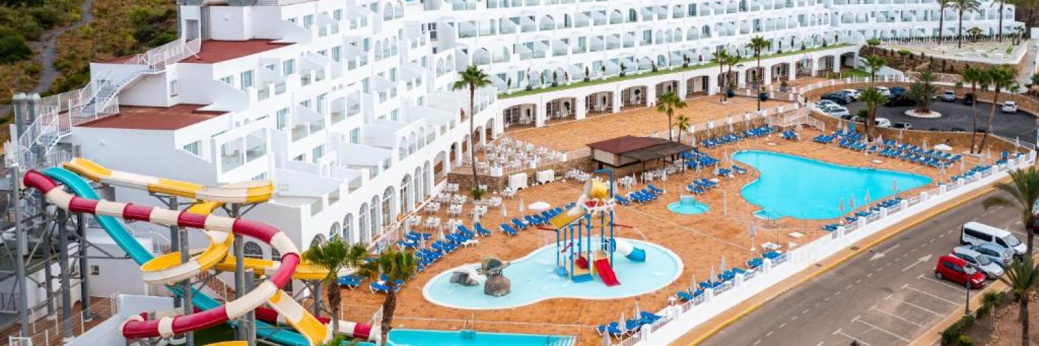 Discover Mojacar with your children at a fun water park hotel
