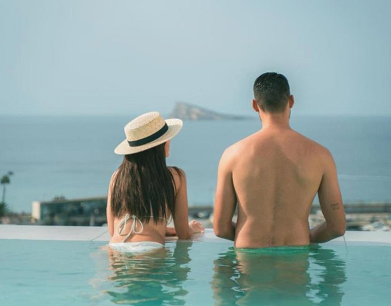 As suas manhãs à beira-mar em Benidorm