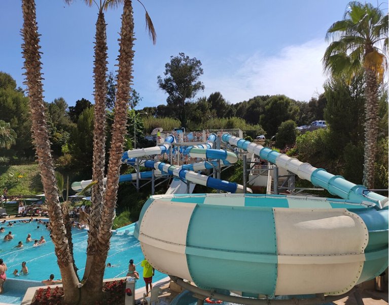 Mergulhos e diversão em Lloret de Mar: hotel de 4 estrelas com escorregas incluídos