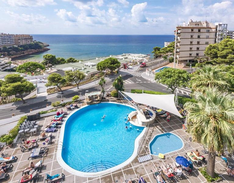 4-star hotel and ocean-view room with Full Board in Salou