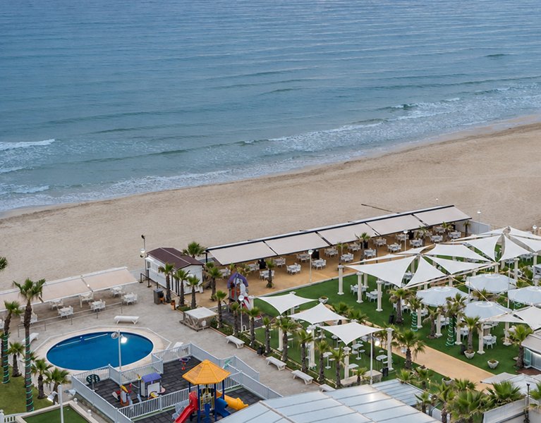Hotel de 4 estrelas em frente à praia na Costa Cálida com spa