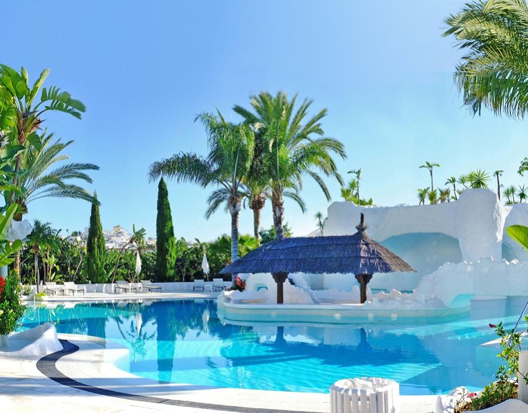 Almuñécar in suite style, with a pool featuring caves and waterfalls