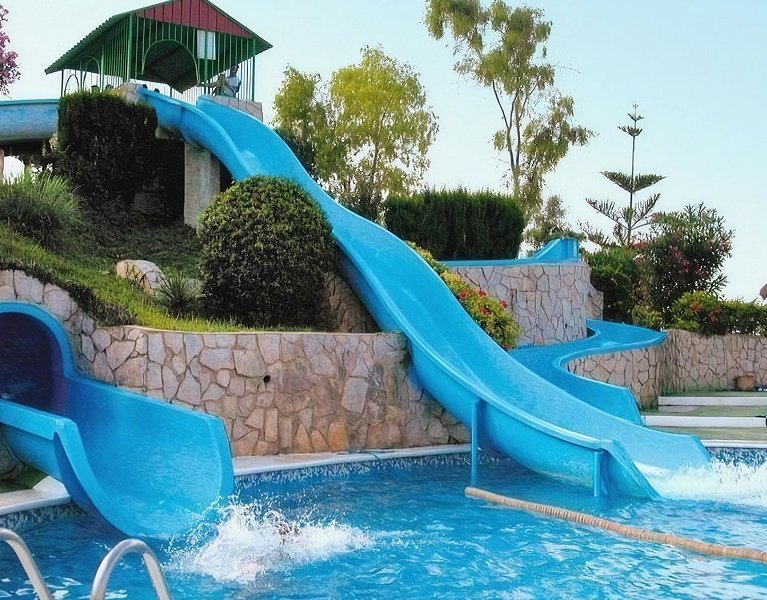Peñíscola, seafront stay with water park
