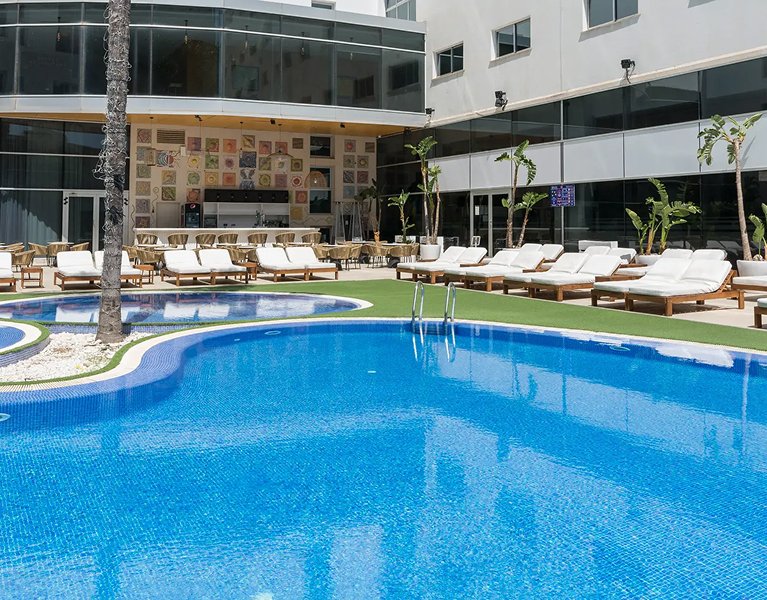 The perfect holiday in Gandía: sun, beach, and a 4-star hotel