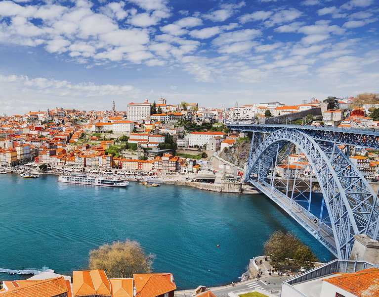 Porto: Douro cruise and winery tour included