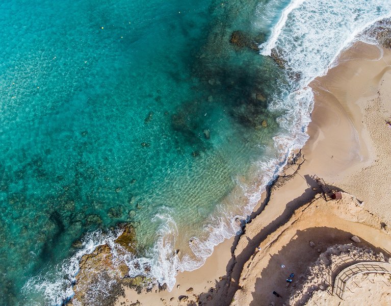 Partam para Ibiza! Hotel a poucos passos de Caló des Moro 