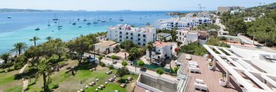 Segeln nach Ibiza: Komfort am Strand und Inselfeeling erwarten Sie