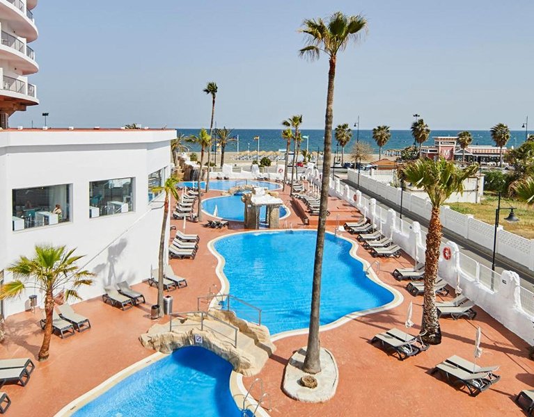 Beachfront family hotel in Torremolinos