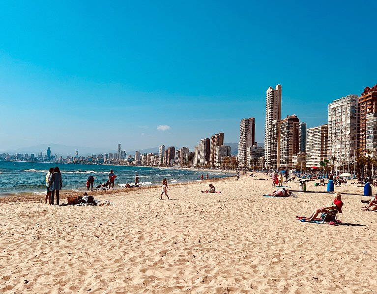 Benidorm Poniente: Beach, City Vibes and Comfort
