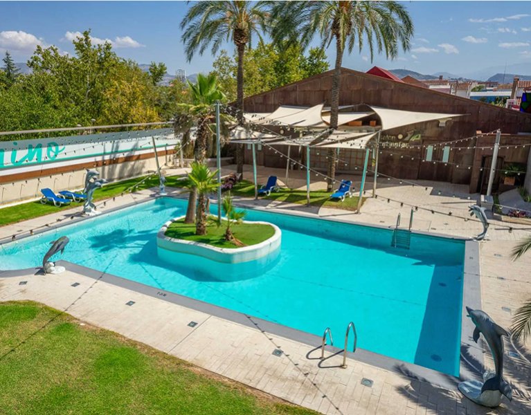 A escapadinha com mais charme! Granada num hotel de 4 estrelas com piscina