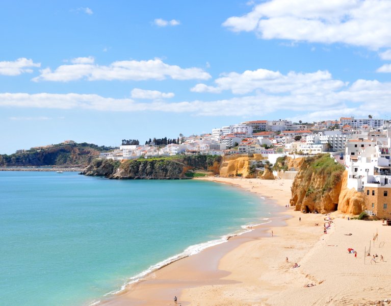 Albufeira erwartet Sie mit einer 4-Sterne-Ferienwohnung, von der aus Sie die Algarve entdecken können