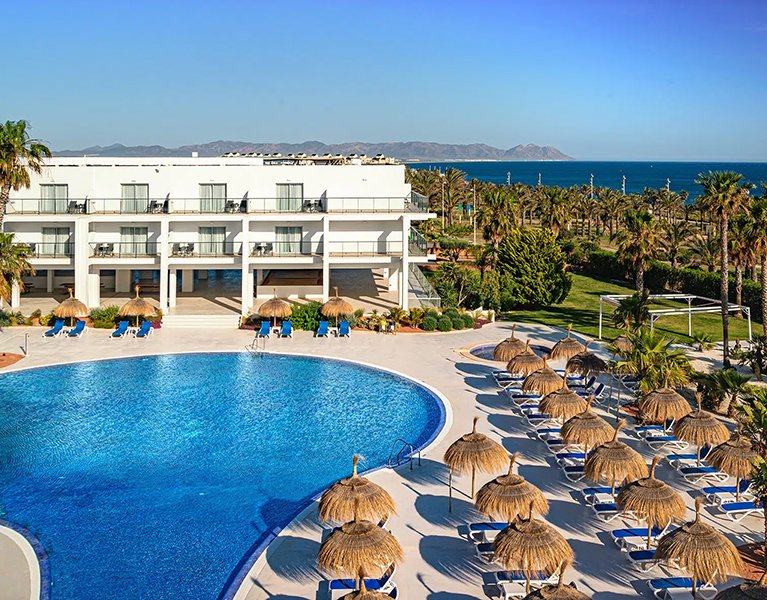 Costa de Almería: beachfront with a splash park