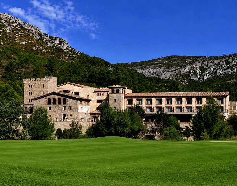 Surround yourself with nature at a 4-star hotel in the Sierra de Llabería (Tarragona)