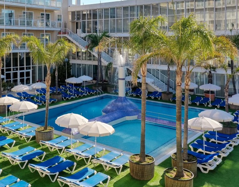 Your 4-star hotel in Platja d'Aro—because summer isn't over yet