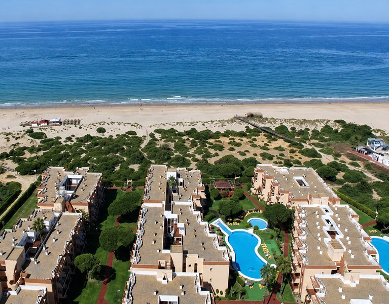 Last Call for Summer! Cádiz at a 4-star aparthotel right on the beach