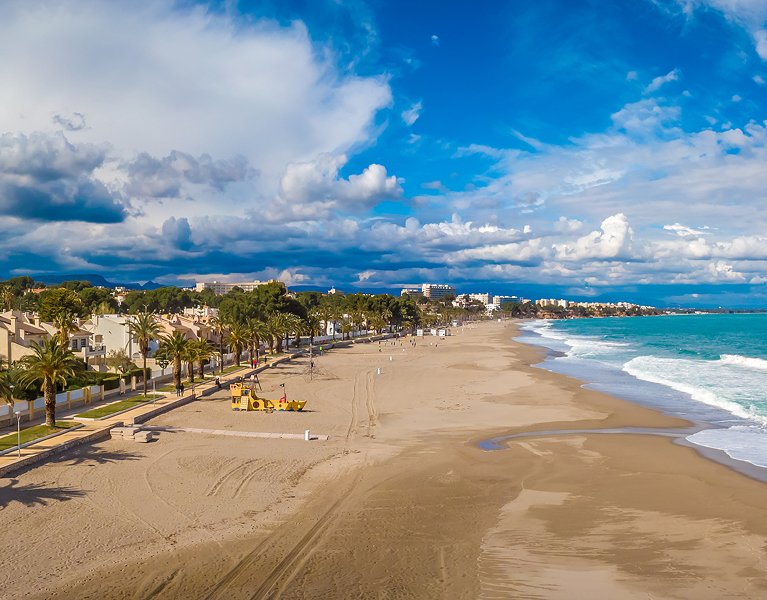 Costa Daurada: seaside camping days