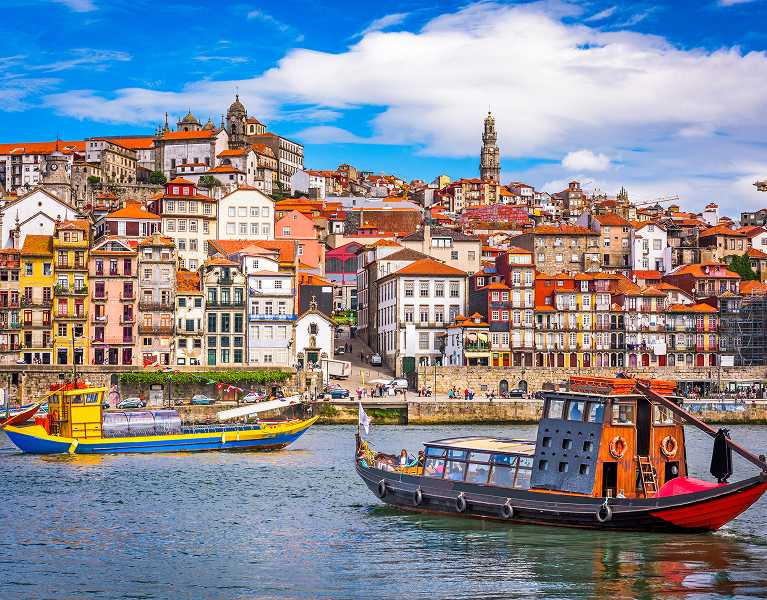 Découvrez l'essence même de Porto : croisière sur le Douro et visite d'une cave incluses