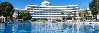 Sur la Costa del Sol, c'est encore l'été ! Votre hôtel 4 étoiles vous attend