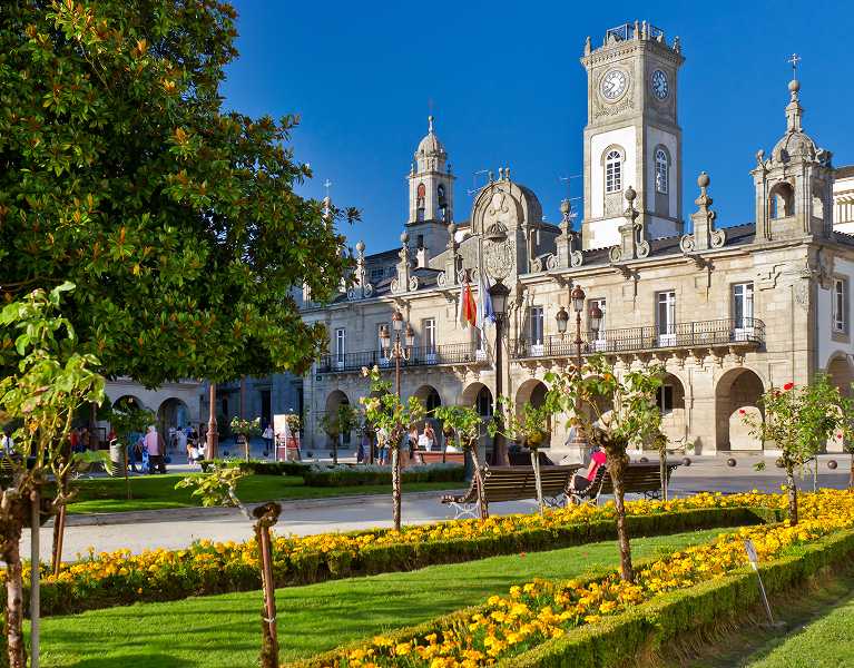 Découvrez Lugo et promenez-vous le long de ses remparts emblématiques grâce à cette offre 4*
