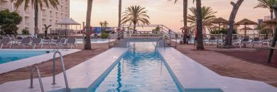 Aguadulce: 4 Sterne direkt am Strand
