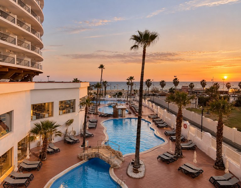 Torremolinos: 4-star seafront escape