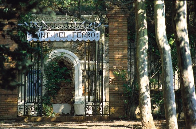 Poblet, Ruhe zwischen Reben und Hügeln