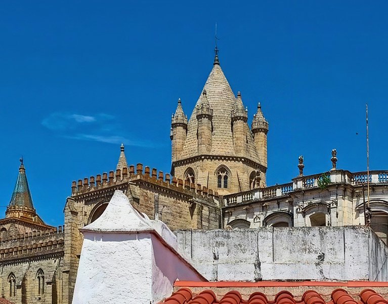 Desfruta de séculos de história e tradição portuguesa